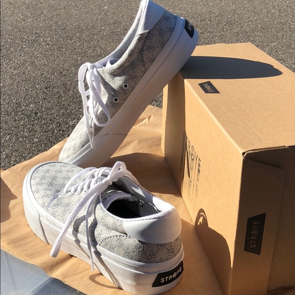 Zumiez Straye Grey Birdie Canvas Sneaker - Picture 2 of 5